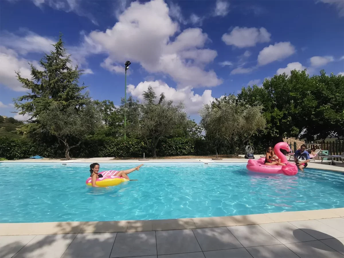 agriturismo con piscina montedinove